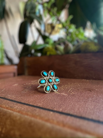 Zuni Turquoise Petit Point Flower Ring (Size 6.5)