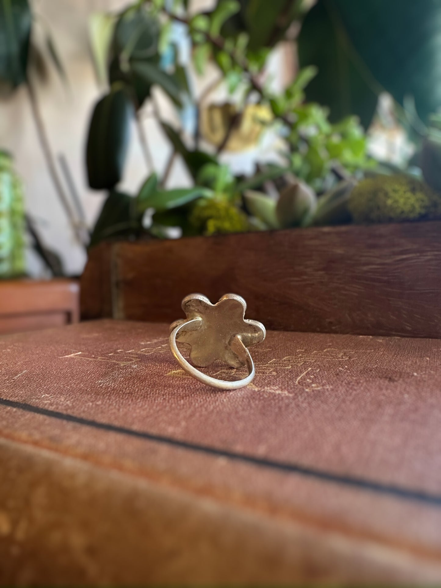 Zuni Turquoise Petit Point Flower Ring (Size 6.5)